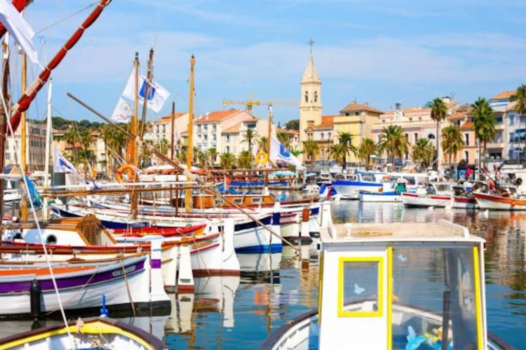 Appartement Au Coeur Du Village Sanary-sur-Mer Luaran gambar